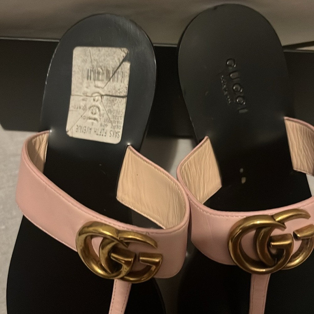 Gucci
Double G Logo Leather Flip Flops - Picture 4 of 11